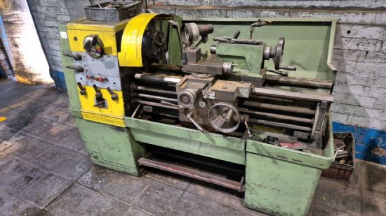 Item location: Doncaster, UK

Swing Over Bed: 15 inches (381 mm)
Distance Between Centers: 40 inc